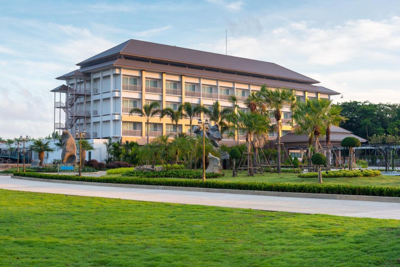 Swan Lake Hotel 사타힙 외부 사진